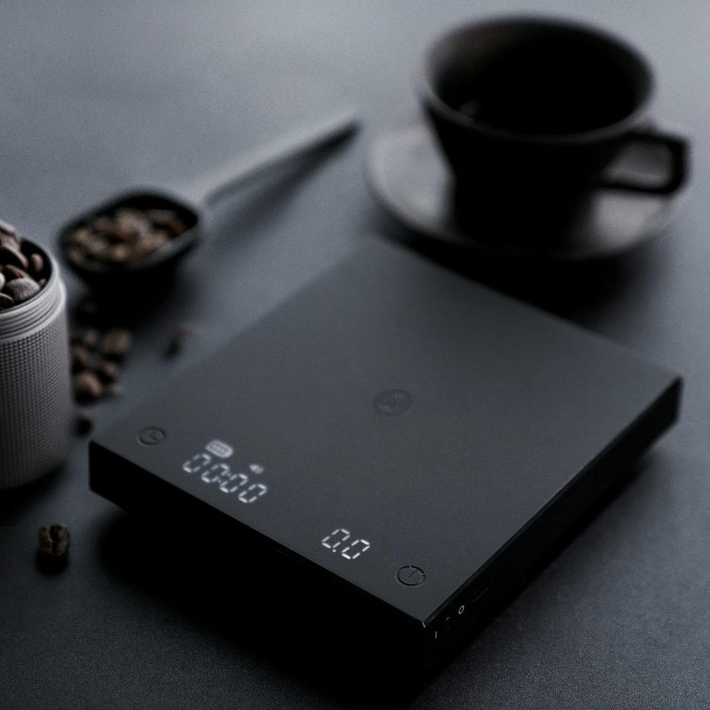 Basic+ coffee scale with timer, 2000g capacity, black, high precision, high-quality materials, advanced functions, USB charging.